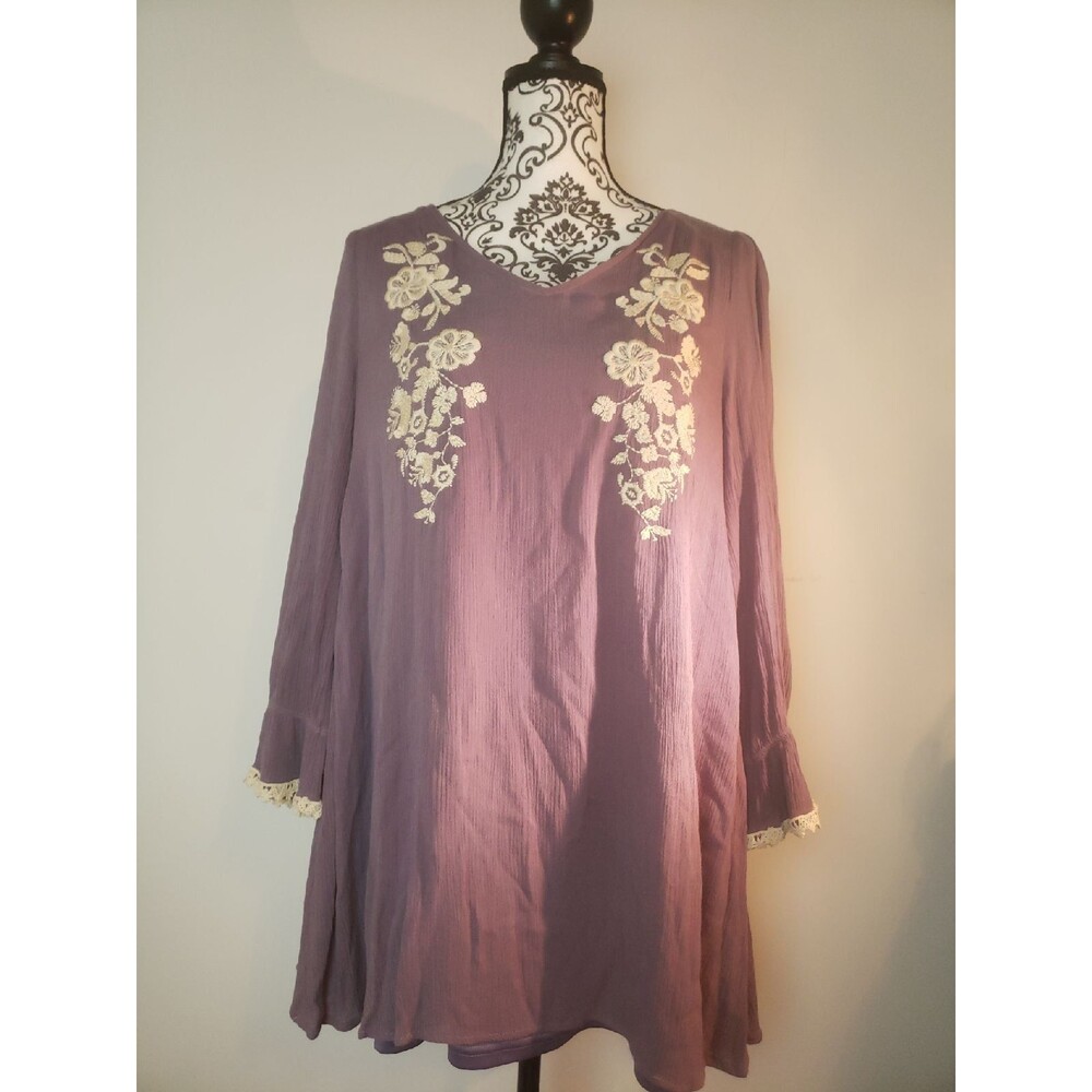 She + Sky Embroidered Lavender Tunic